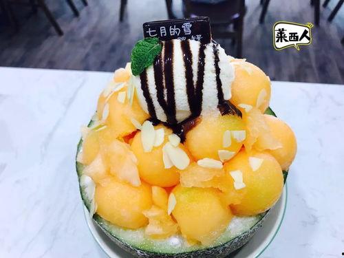 吃哈密瓜冰淇淋,哈密瓜冰淇淋的甜蜜诱惑  第2张