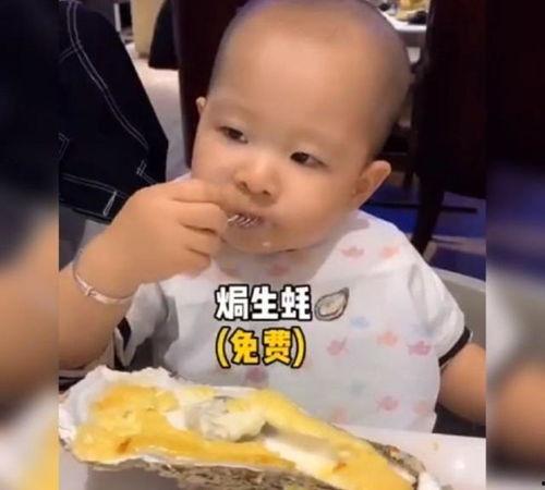 萌娃摔瓜趴着吃,可爱瞬间萌翻网友  第3张