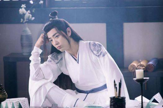 肖战在剧组吃瓜,吃瓜现场，明星日常趣味多